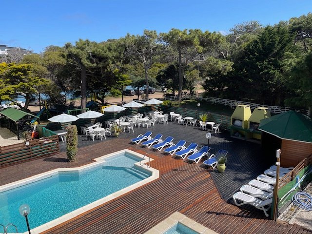 Pileta climatizada del hotel Punta Verde